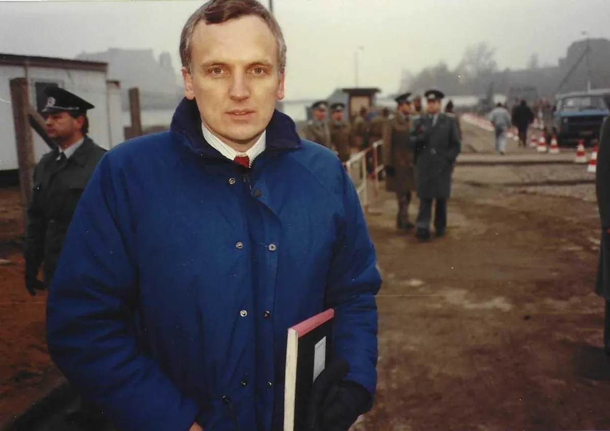 Unseen photos from inside East Berlin the day the Berlin Wall fell