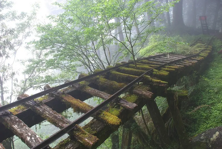 Abandoned Rail Bridge in Taiwan [960×643]