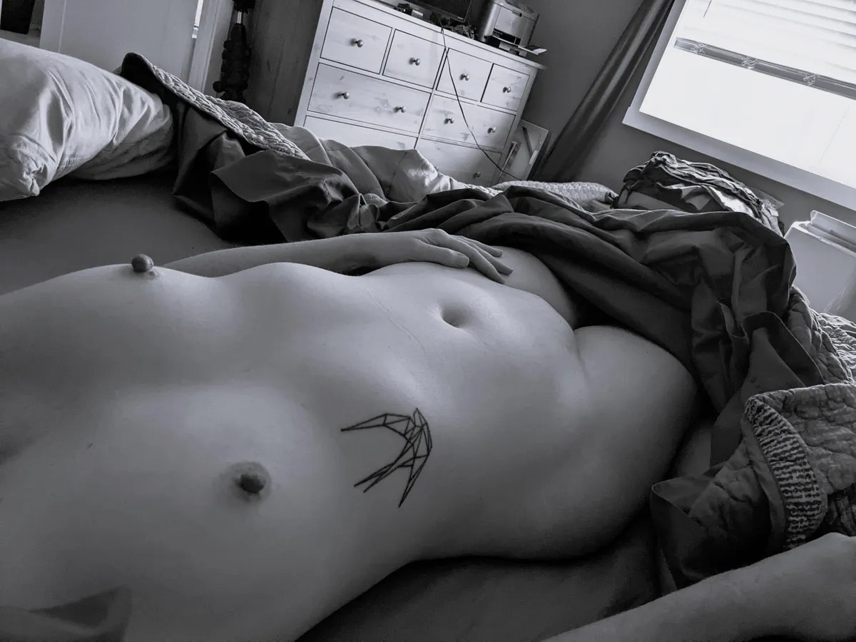 Mound in sexy black and white.