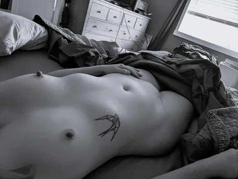 Mound in sexy black and white.