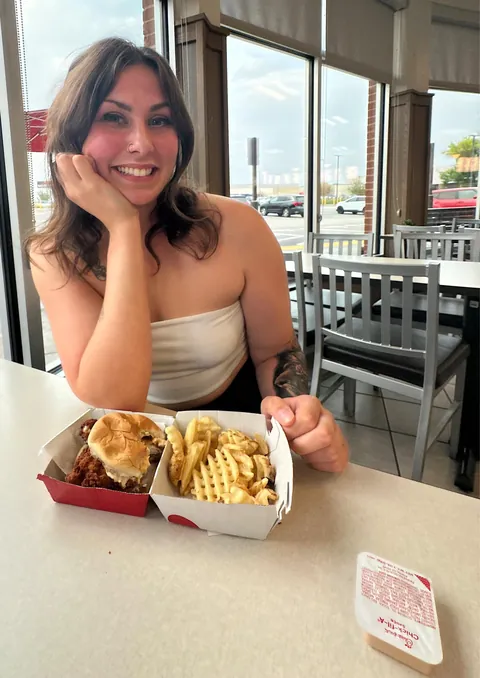 Am I hot for a mom? 🙈🤷🏻‍♀️ f25