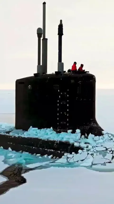 USS Indiana surfaces through the Arctic Ocean ice