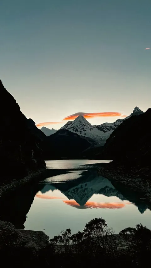 Laguna Parón, Huaraz – Perú [3024x4032] [OC]