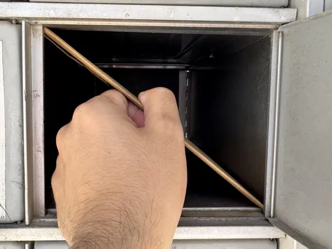 Vinyl record delivered today, it’s stuck in the mailbox because the opening is too narrow.