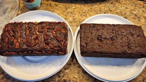 I wanted a Christmas fruit cake, but I'm allergic to nuts. Here's how my wife told me which one has nuts.