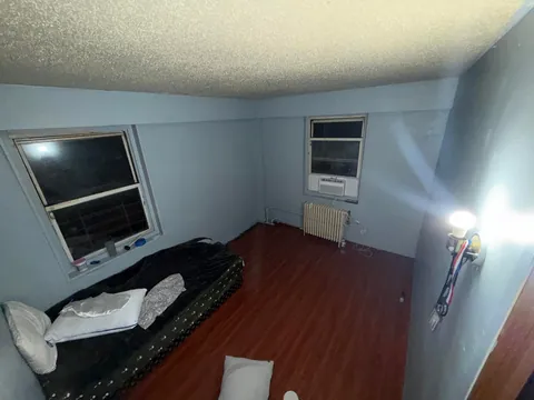 Finally got my own room so i redid the walls and floor. Took me 10 hours with some breaks in between.