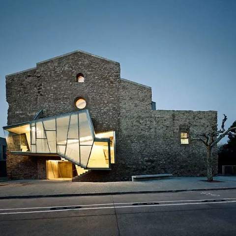 Conversion of a ruined 18th century church into cultural centre, Santpedor, Spain - David Closes (2011)