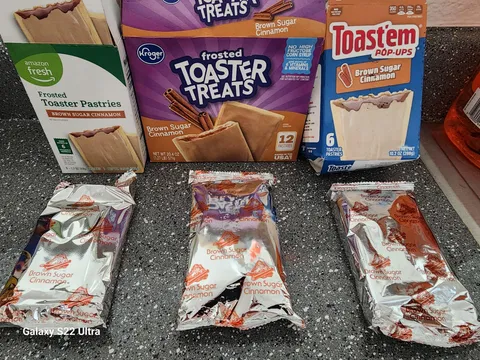 3 Different off-brand pop tarts use the exact same inner packaging