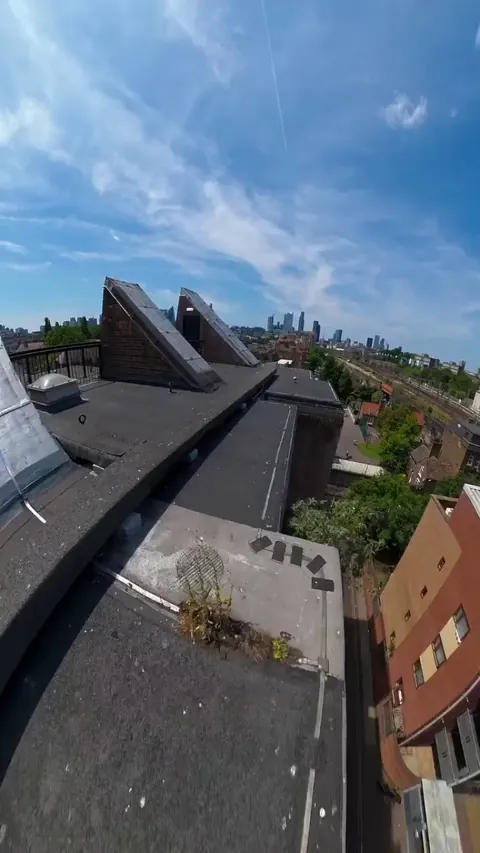POV: Getting Down from a Roof Using Parkour