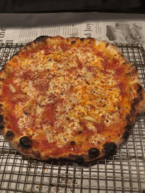 [homemade] cheese pizza with fresh garlic 