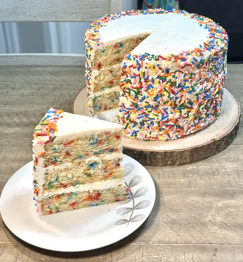 [OC] Nephew Asked for a Chuck E Cheese Style Confetti Cake for his Birthday, I think I nailed it