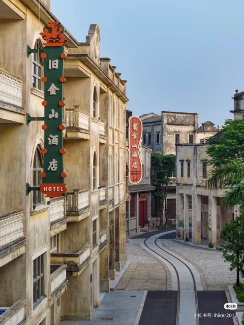 Anyone else here a fan of Nanyang architecture? This is the historic district of Kaiping, China