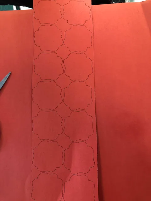 I drew poppy outlines for my class to cut out - they look like they overlap but don’t.