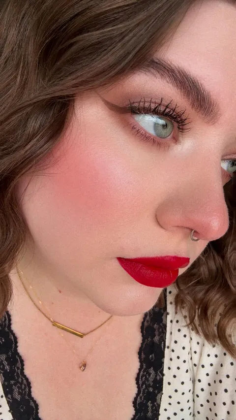 me 🤝🏻 brown eyeliner