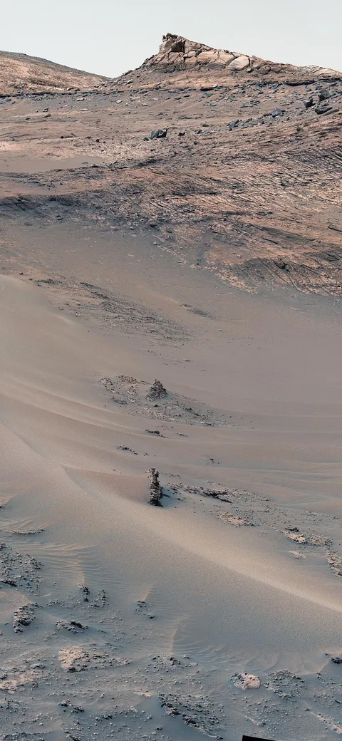 Curiosity's View of Sand Ridges and 'Bolivar' on Mars