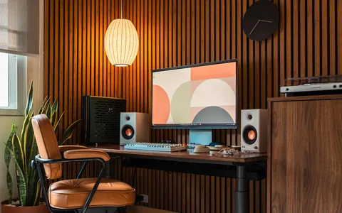 Trying out some stereo speakers on this desk
