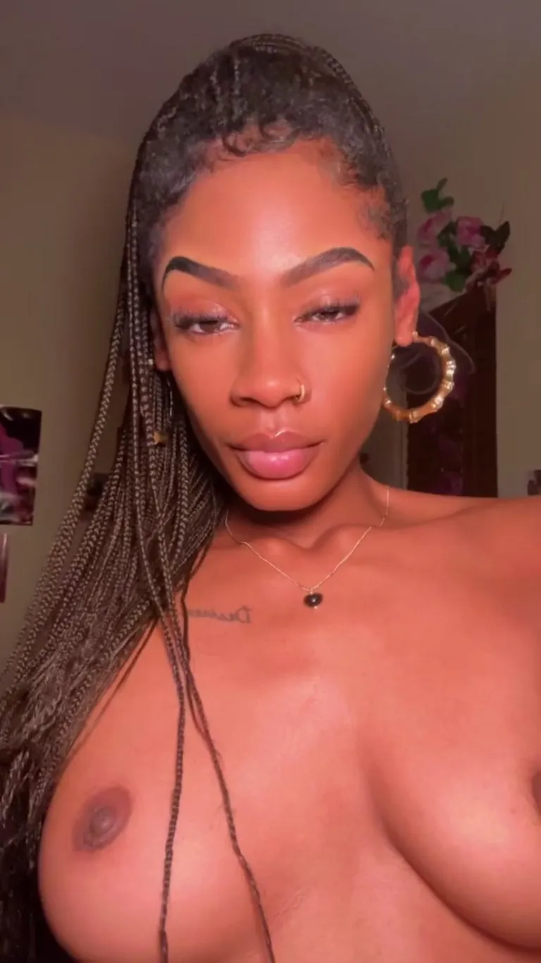 Pretty tits &amp; smile to start ur day