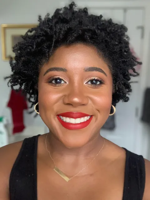 Decided to try out a holiday glam look inspired by Tammi Clarke’s latest YouTube video 🎄