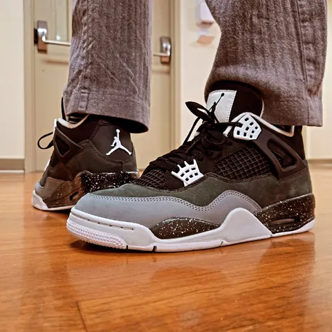 20 pics of sneakers I've worn lately