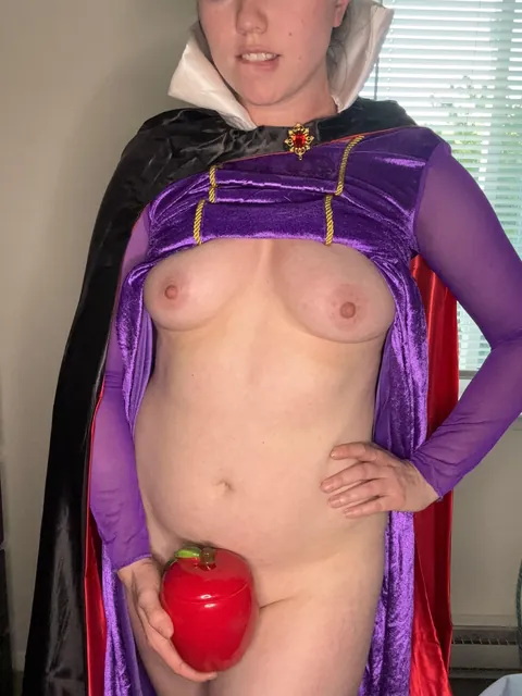 The Evil Queen by Me 29f
