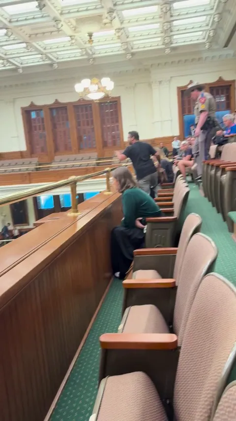 Outburst in Texas senates redistricting bill passes