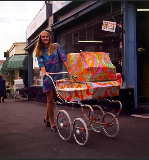 A mom with a psychedelic baby carriage (London, 1967)