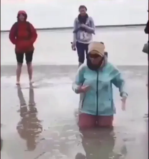 Women demonstrates how to escape quicksand