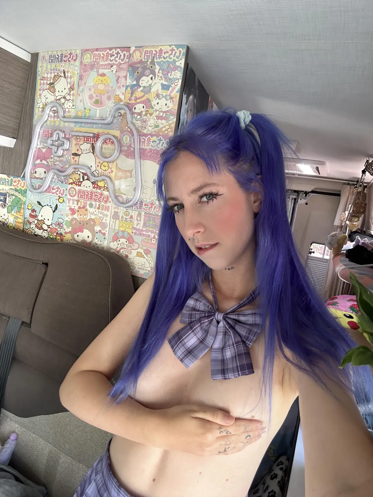 Say hi if you’re into nerdy girls 💜 [f]