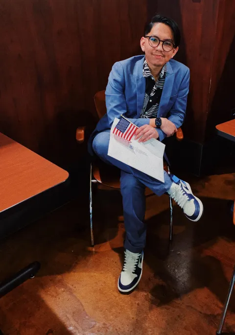 I became a US citizen today! Wearing my Obsidian at my oath taking ceremony 🤝