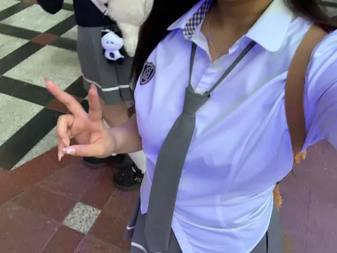 scroll to see some chinese boobies