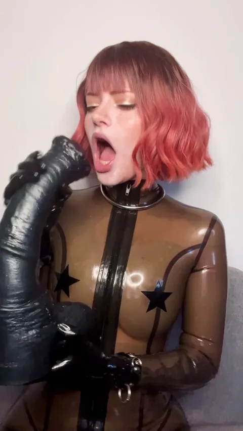 I love giant throatpies I’m a slut for monster cock!