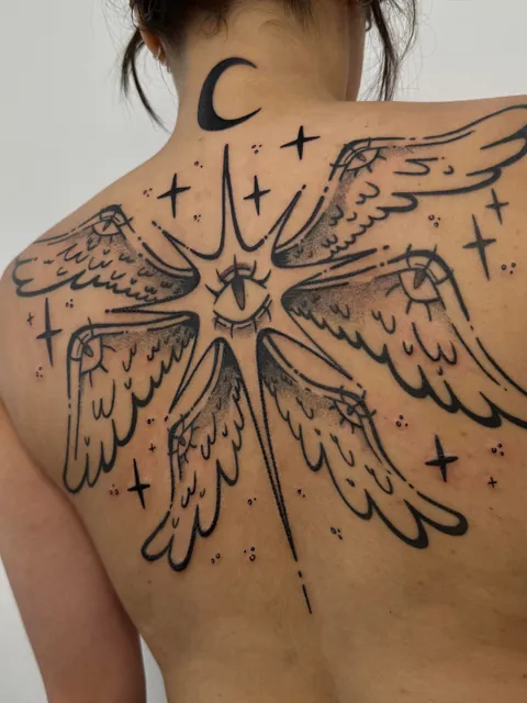 Finally did the second session (the moon + stars + touch ups on the lines) - done by me based in Barcelona :)