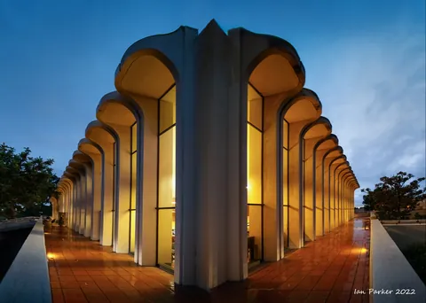 Langson Library in UC Irvine - California, US by William Pereira (1965)