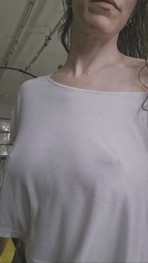 I love a comfy and loose fitting shirt 