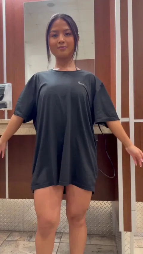 Revealing my Filipina peach