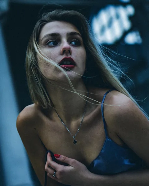 ITAP of a woman on the street [PORTRAIT]