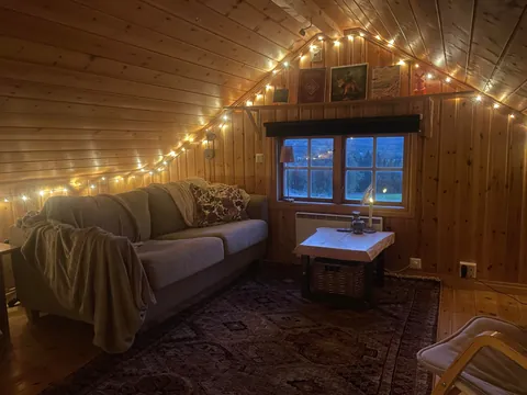 Welcome to my cozy cabin (repost w/o leg-pic)