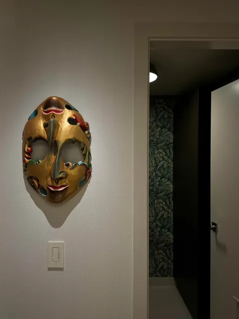 Before and after: doing laundry in dimmed light