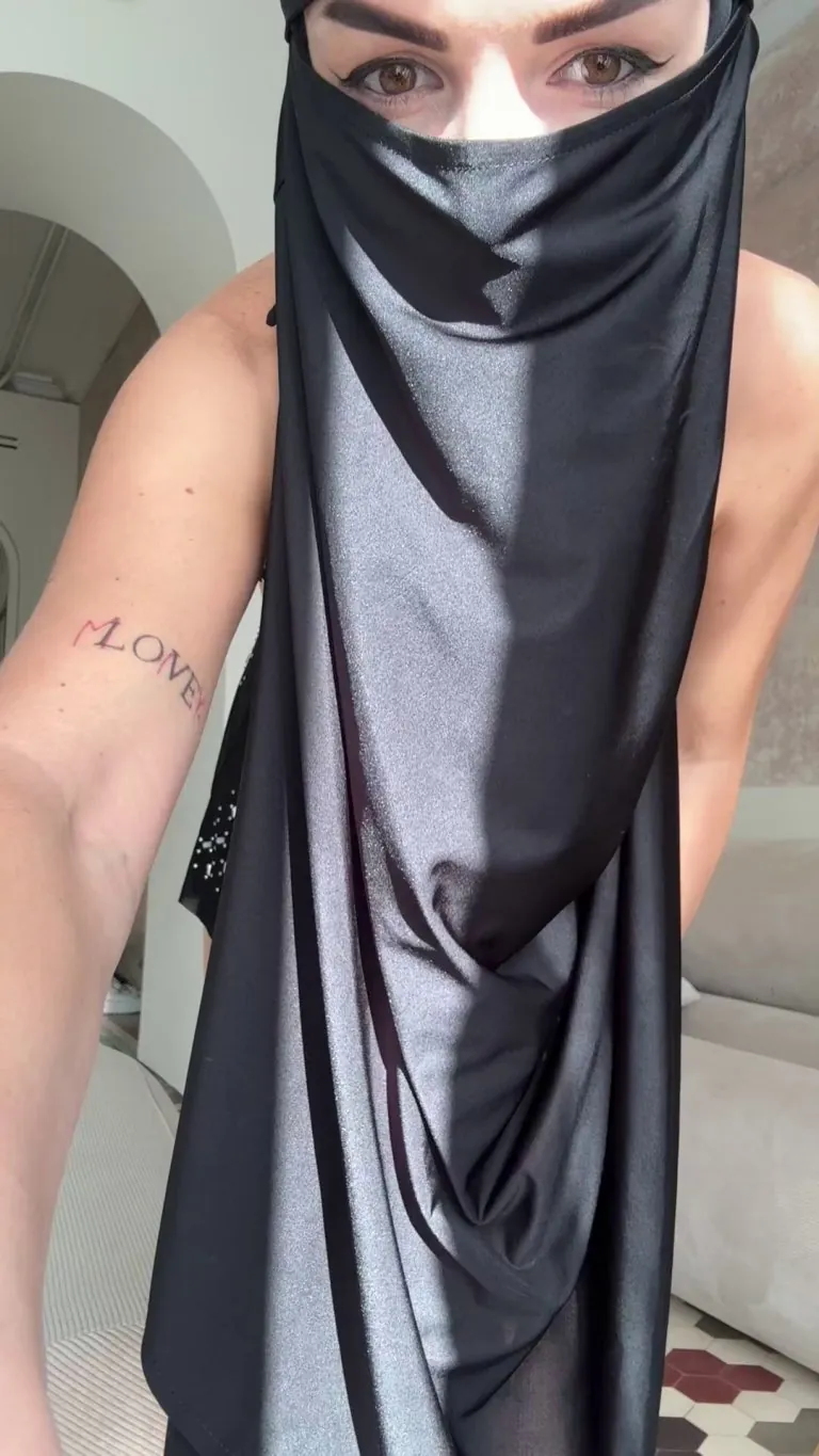 Do men like it when Arab girls shake their asses in front of them?