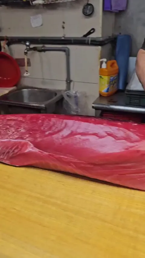 The perfect cut of a tuna