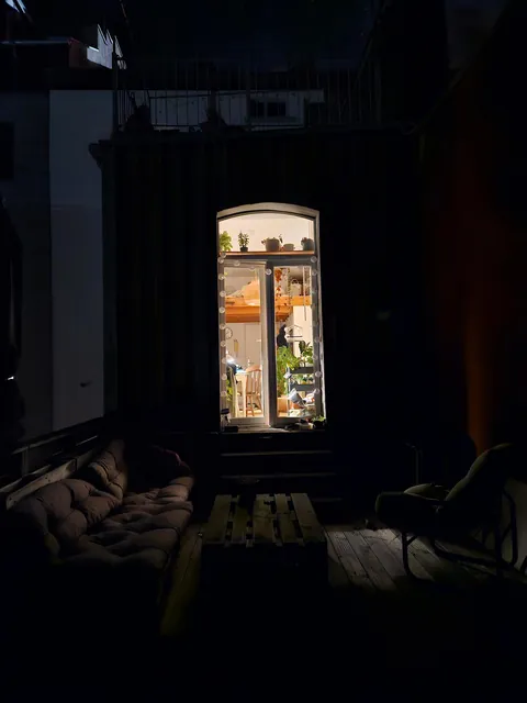 18sqm (194sqft) studio flat with built-in loft bed