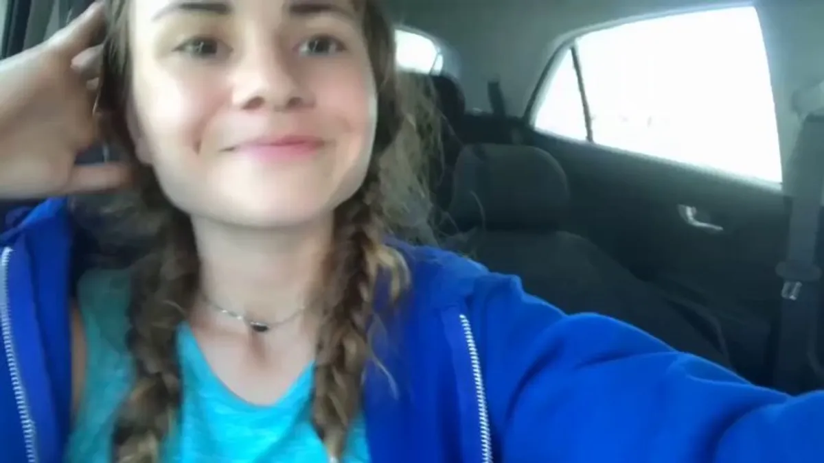 Redhead in tennis skirts &gt;&gt;