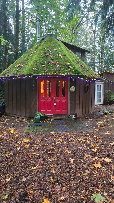 Stayed in a very cozy cabin, even when the power went out.