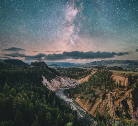 Yellowstone, WY [OC] [2000 x 1824]