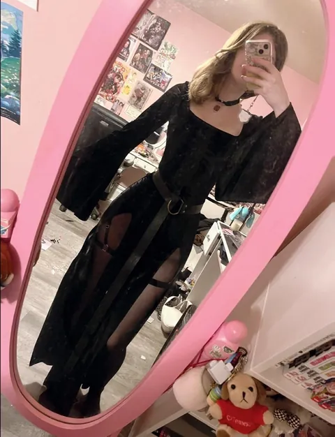 what’s better long and sexy or short and cute dresses ?😚