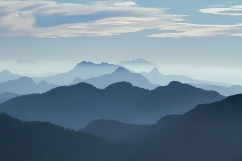 Mountain layers in North Vancouver [OC] [4000x2667]