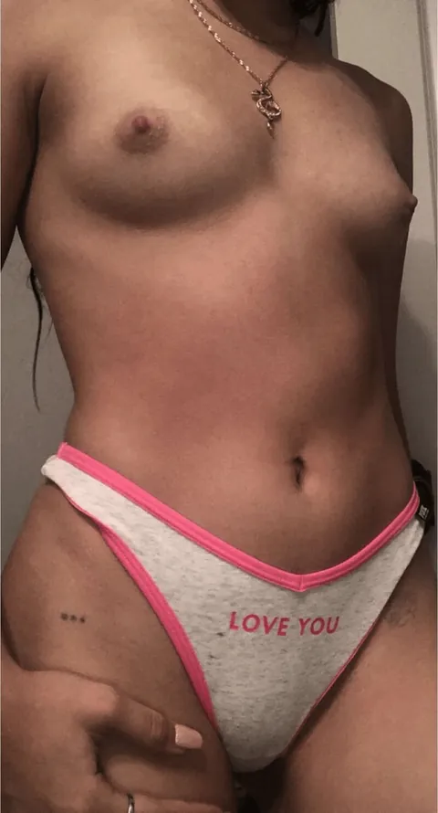 girls can watch porn too! (i might have used a pic or 2 of me🤭)