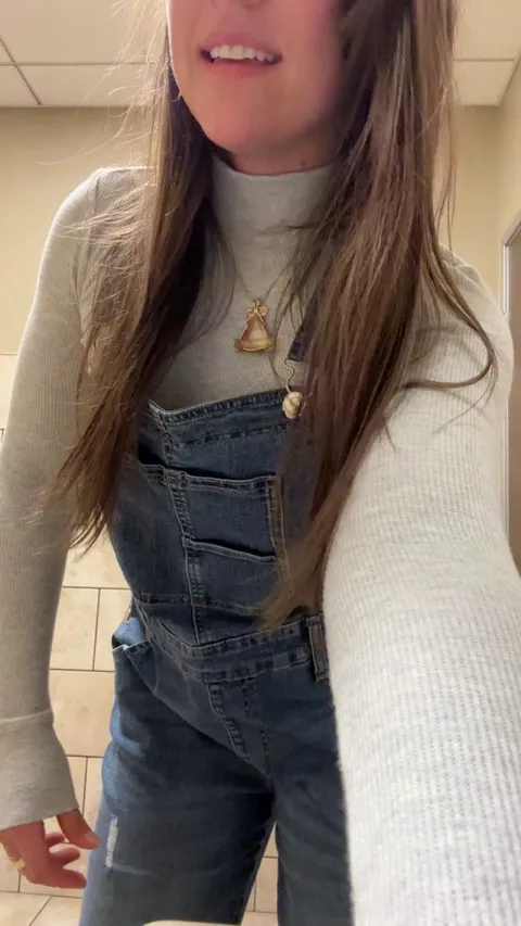 Wait til the end to see my cute little ass spread