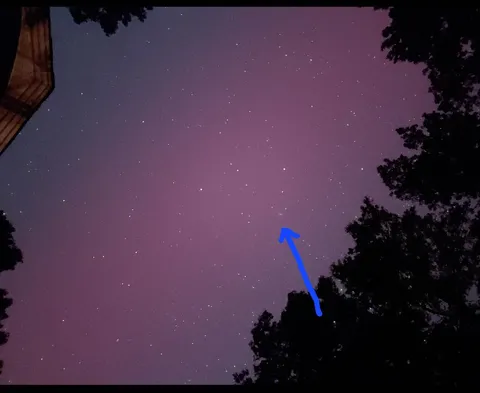 Cam anyone tell me what the fuzzy dot is?