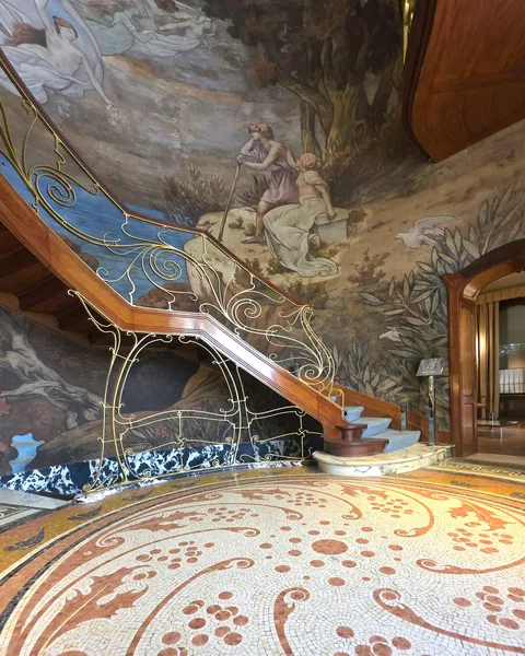 A masterpiece of Belgian Art Nouveau: The staircase hall of Maison Hannon, Brussels (1902). A stunning collaboration between architect Jules Brunfaut and French painter Paul Baudouin. [OC]